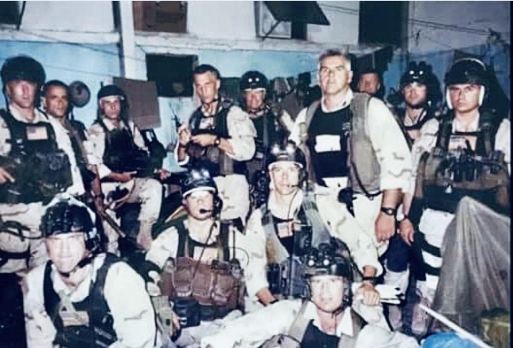 A large group of Delta operators posing for a picture.