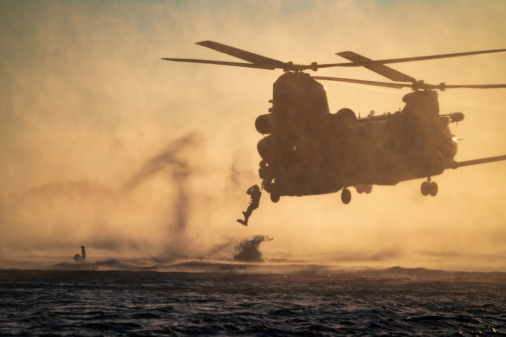 160th Special Operations Aviation Regiment dropping of air force operators into the water.